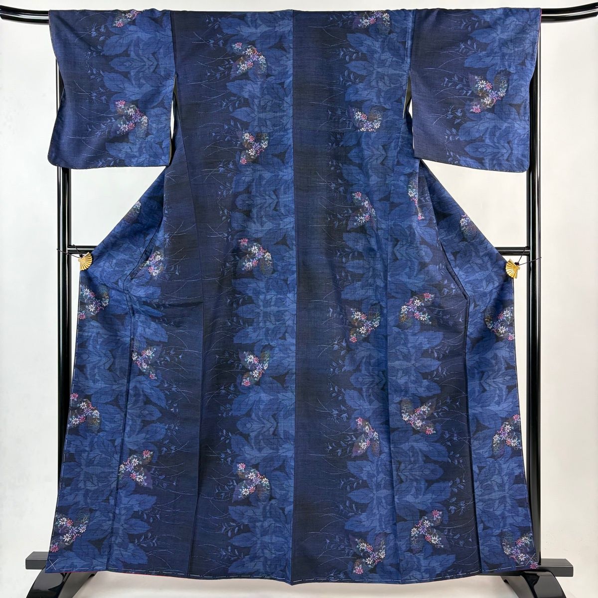 紬 身丈162 5 cm 裄丈68 L 袷 草花 葉柄 紺色 正絹