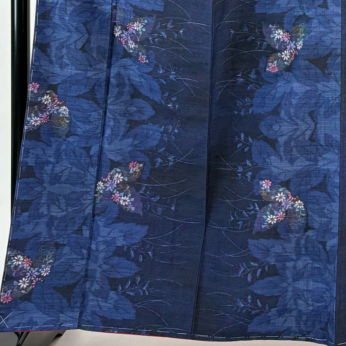 紬 身丈162.5 cm 裄丈68 L 袷 草花 葉柄 紺色 正絹 名品