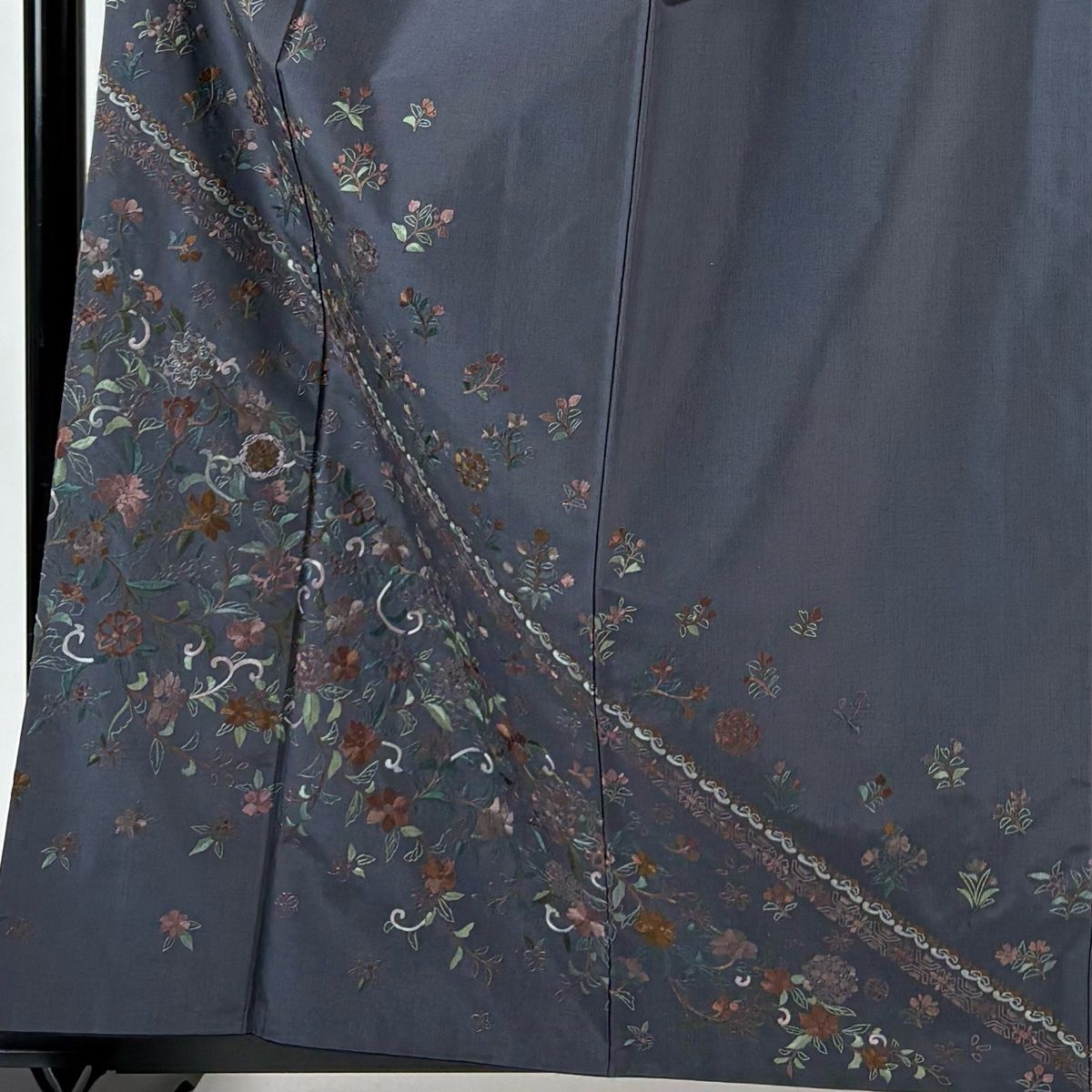 訪問着 身丈163 cm 裄丈67.5 L 袷 紬地 華文 草花 刺繍 墨色 正絹 名品
