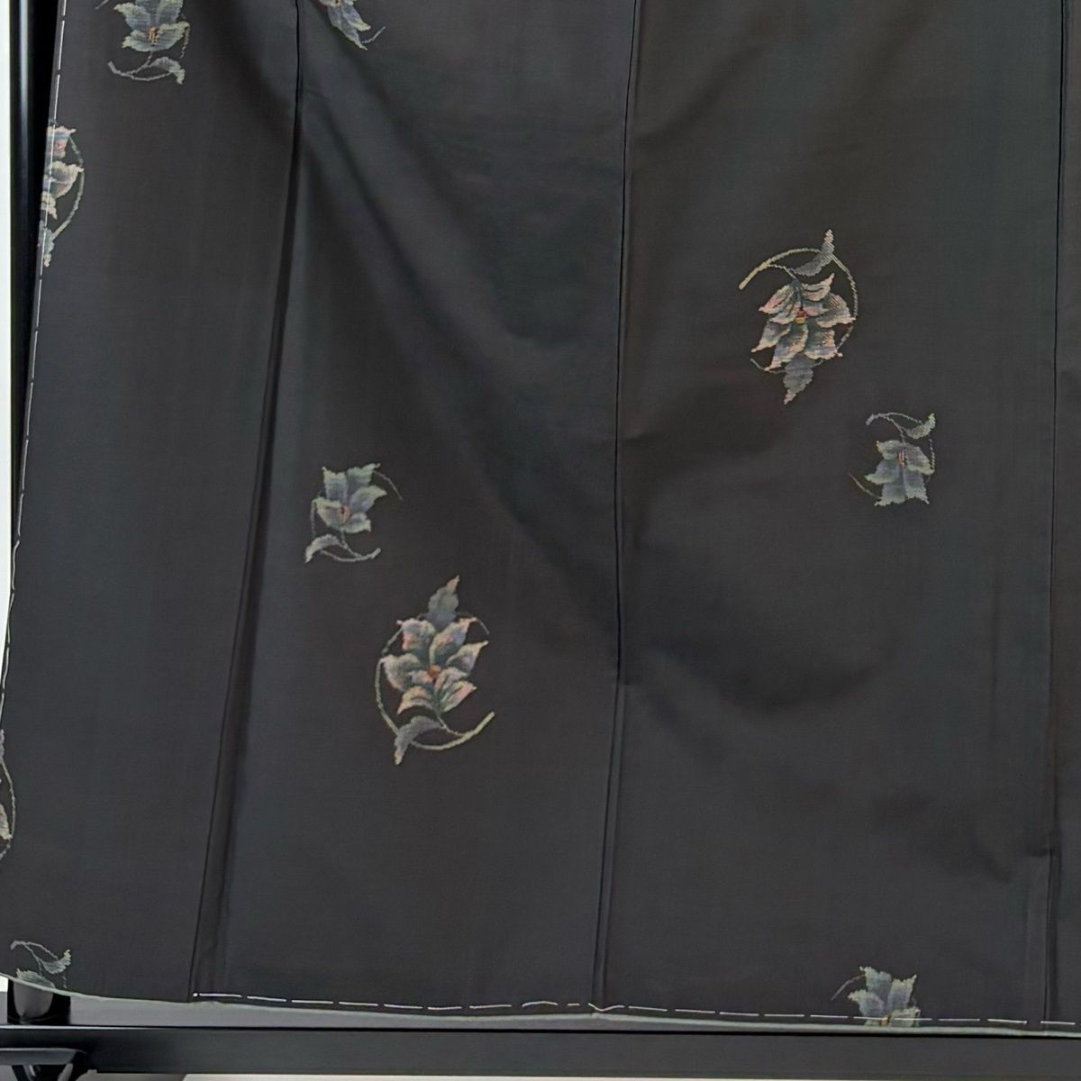 紬 身丈158.5 cm 裄丈64.5 M 袷 草花 墨色 正絹 名品