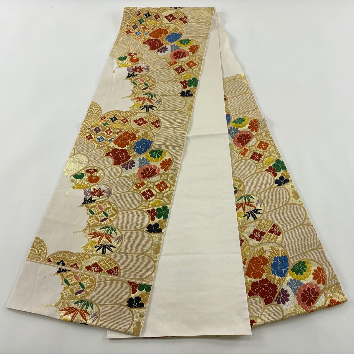 競ナビ】 袋帯 名品 落款 花 幾何学模様 金糸 刺繍 焦茶色 六通 正絹