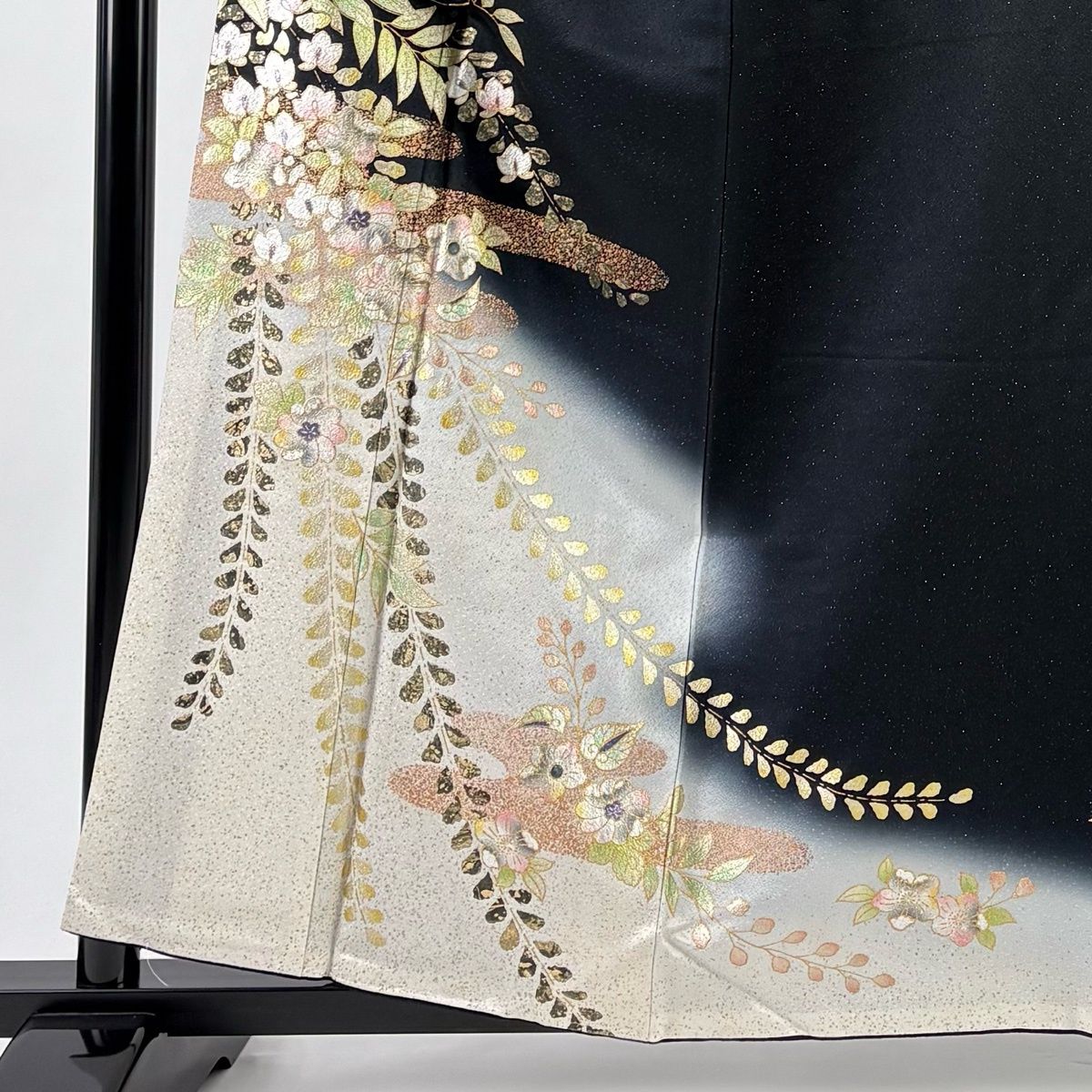 付下げ 身丈160 cm 裄丈64 M 袷 草花 ヱ霞 銀通し 金銀彩 黒 正絹 秀品