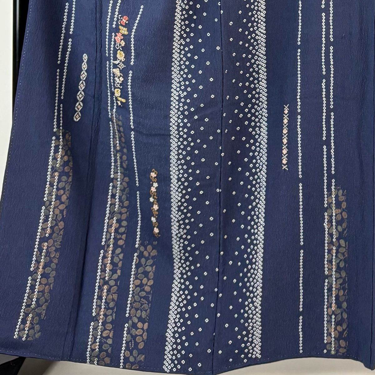 付下げ 身丈162 cm 裄丈70 L 袷 宝尽くし 萩 相良刺繍 金糸 藍色 正絹 秀品