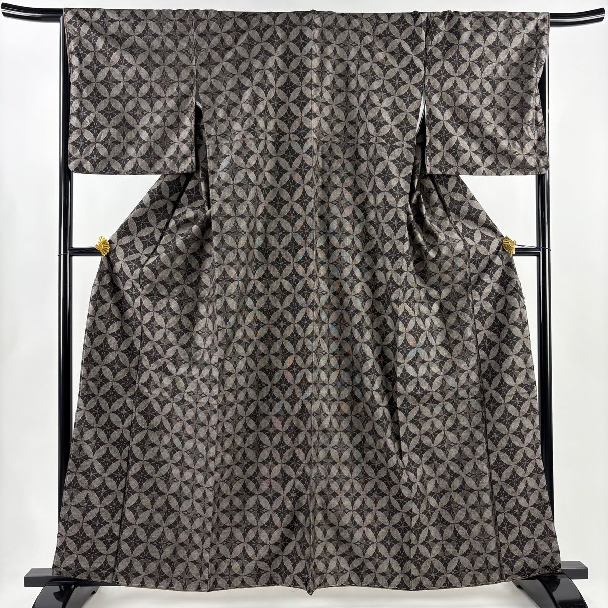 大島紬 身丈162 cm 裄丈67 M 袷 純泥染 証紙 七宝 焦茶色 正絹 秀品