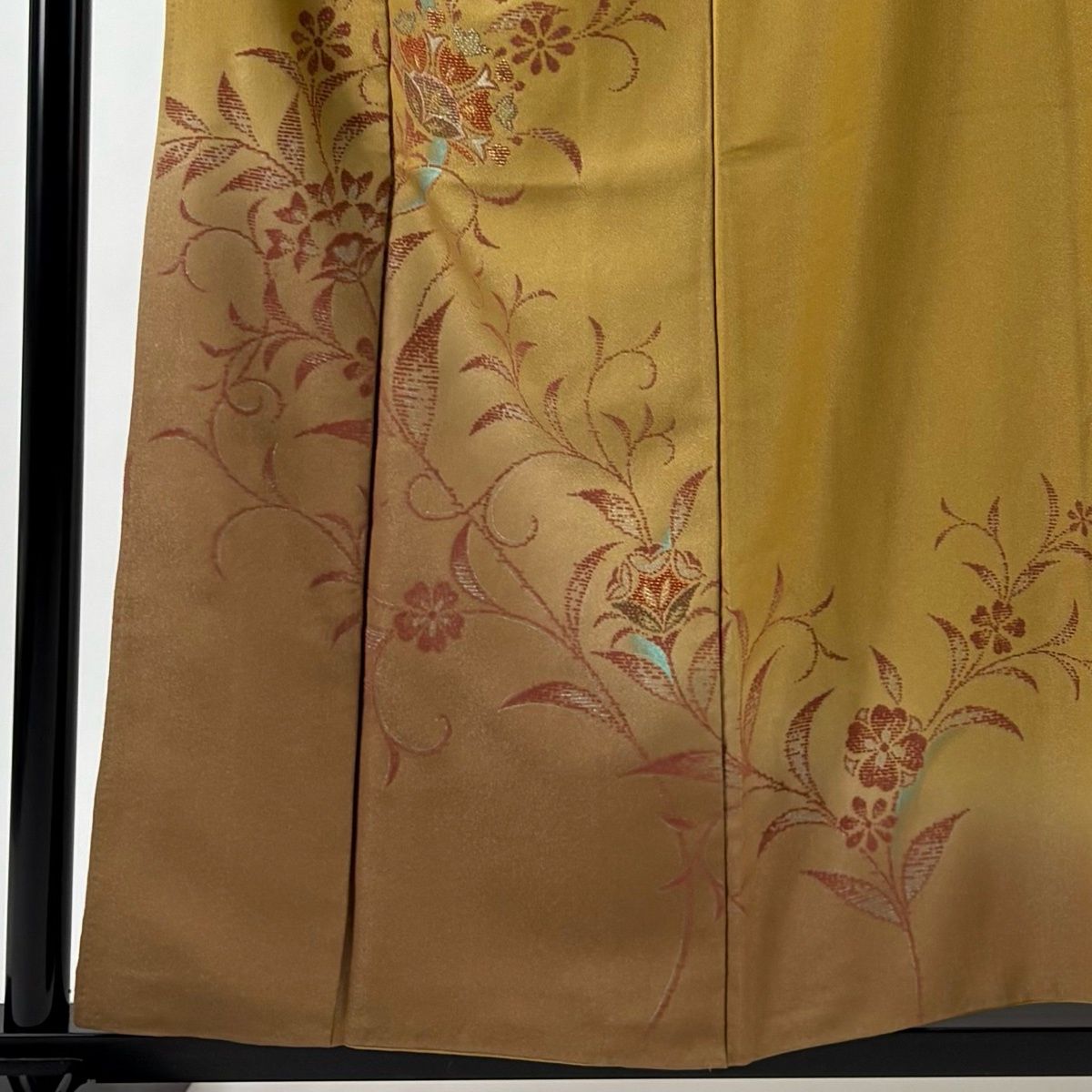 訪問着 身丈157 cm 裄丈65 M 袷 落款 草花 銀通し 銀彩 黄土色 正絹 秀品