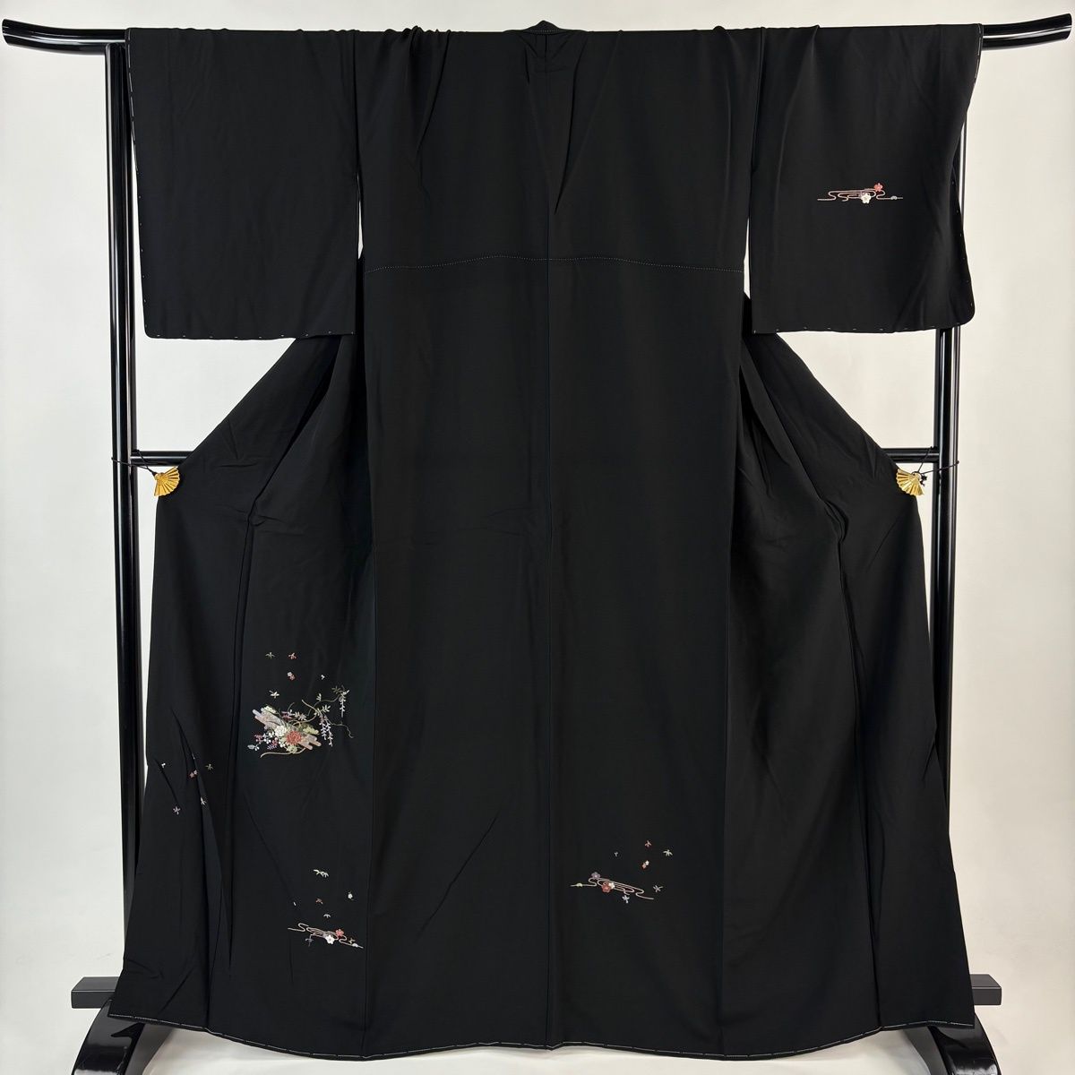付下げ 身丈165 cm 裄丈69.5 L 袷 花筏 流水 刺繍 金糸 黒 正絹 秀品