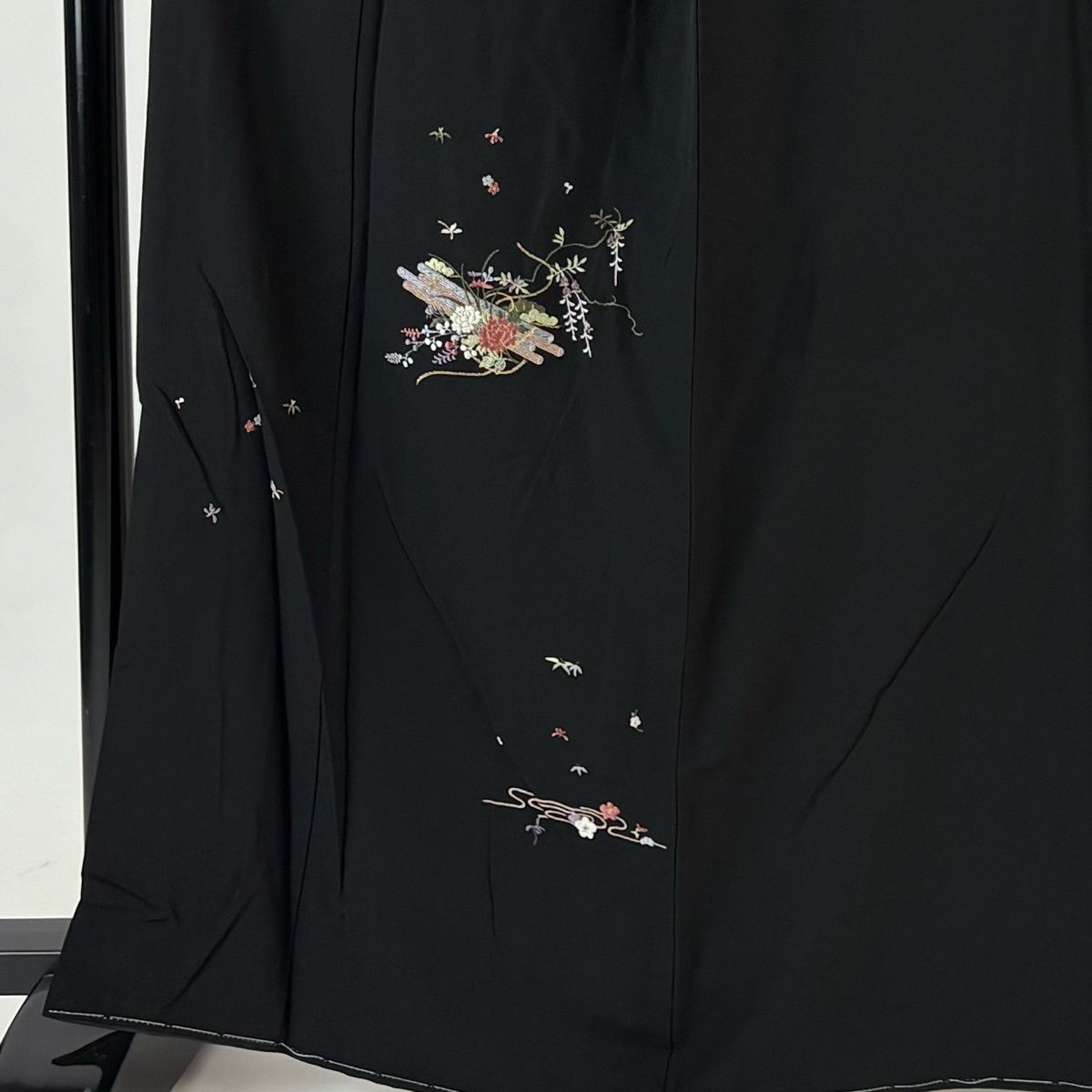 付下げ 身丈165 cm 裄丈69.5 L 袷 花筏 流水 刺繍 金糸 黒 正絹 秀品