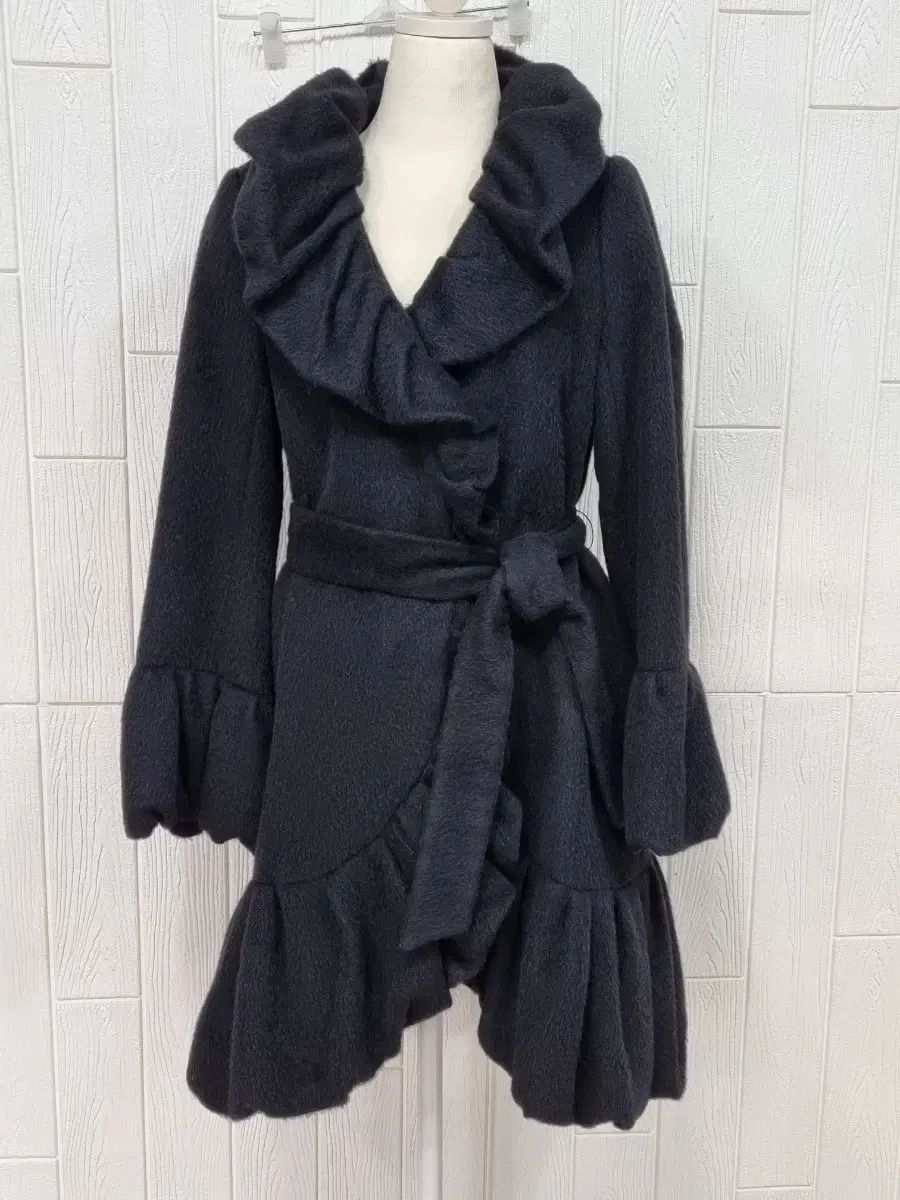 ◾️極美品　セブンテン　seventen　ラッフルタフタニット　ネイビー　フリル ラッフルタフタニット seventen by kawahito miho 【公式通販】