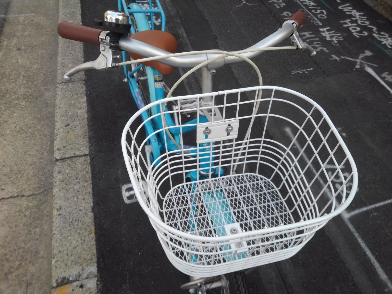 引き取り限定！(名古屋市昭和区)子供自転車3876 前後タイヤ新品 