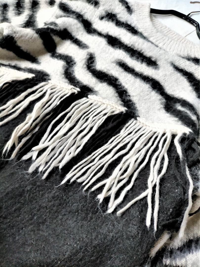 ニット/セーター ameri zebra fringe Knit 美品 ameri FRINGE ZEBRA KNIT ニット - メルカリ
