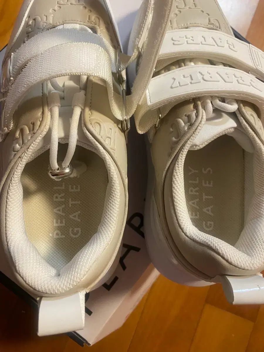 ゴルフシューズ