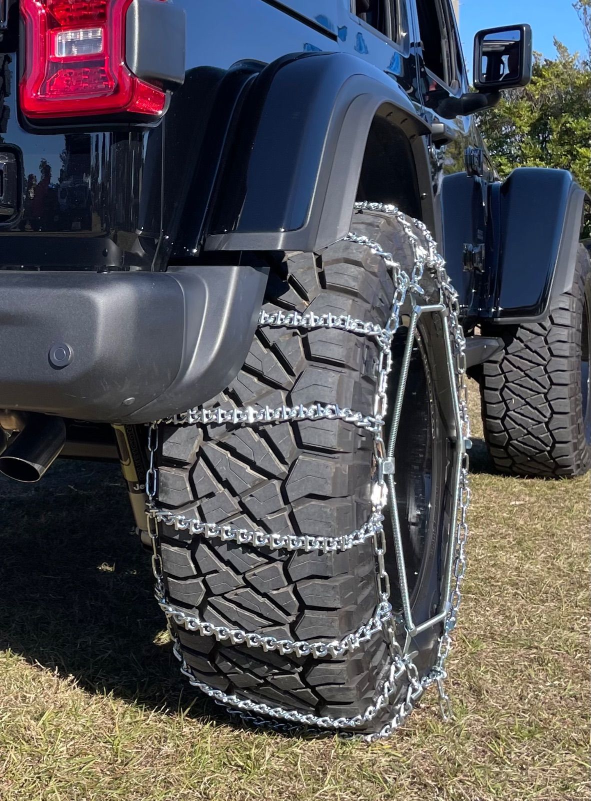 275 70 R 18他ラグ付きタイヤチェーン バンド付き