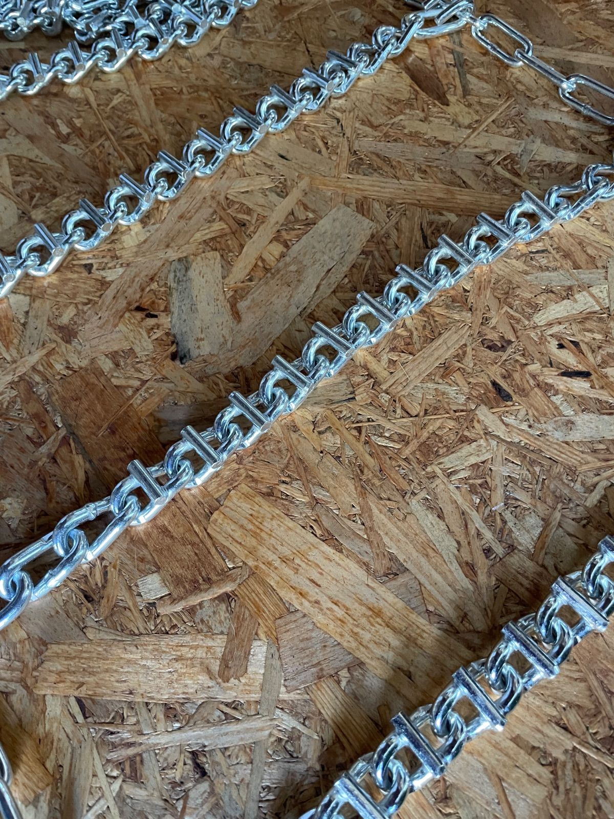 18他ラグ付きタイヤチェーン バンド付き