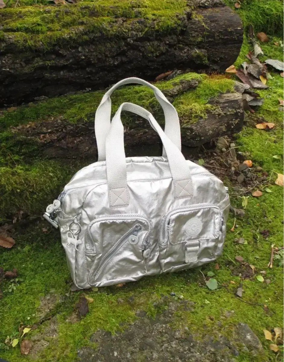 ヴィンテージ Kipling シルバー ショルダーバッグ クロスバッグ