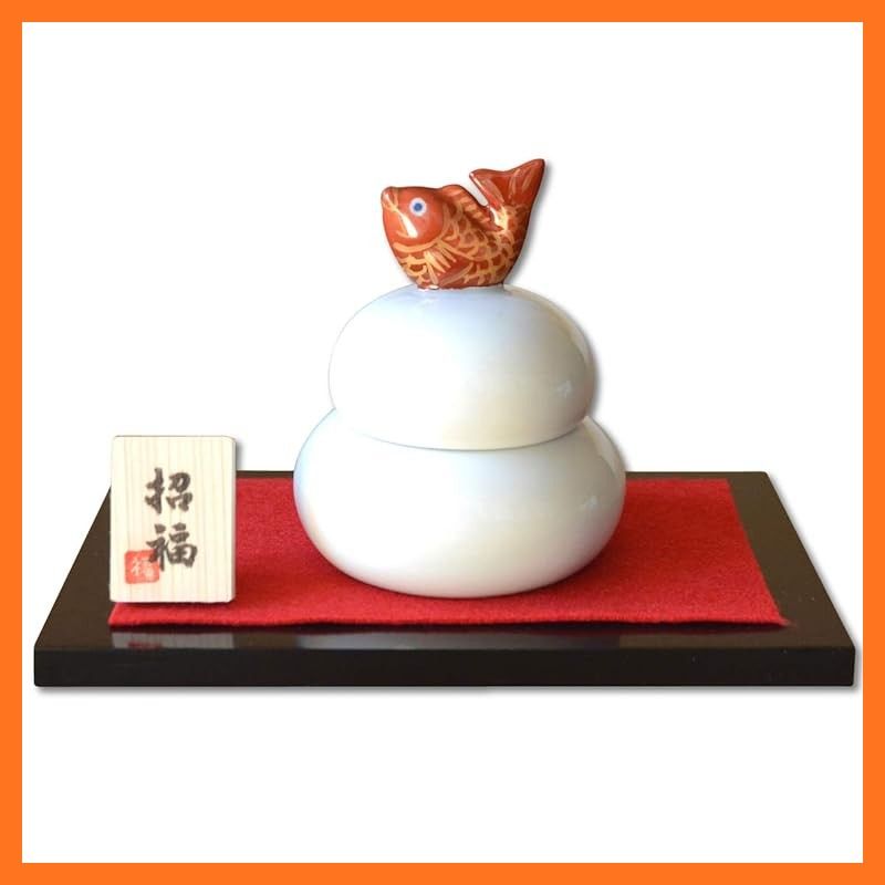 鏡餅 飾り 鯛 有田焼 陶磁器製 お正月 毎年繰り返し使える鏡もち 木台 招福 木札付