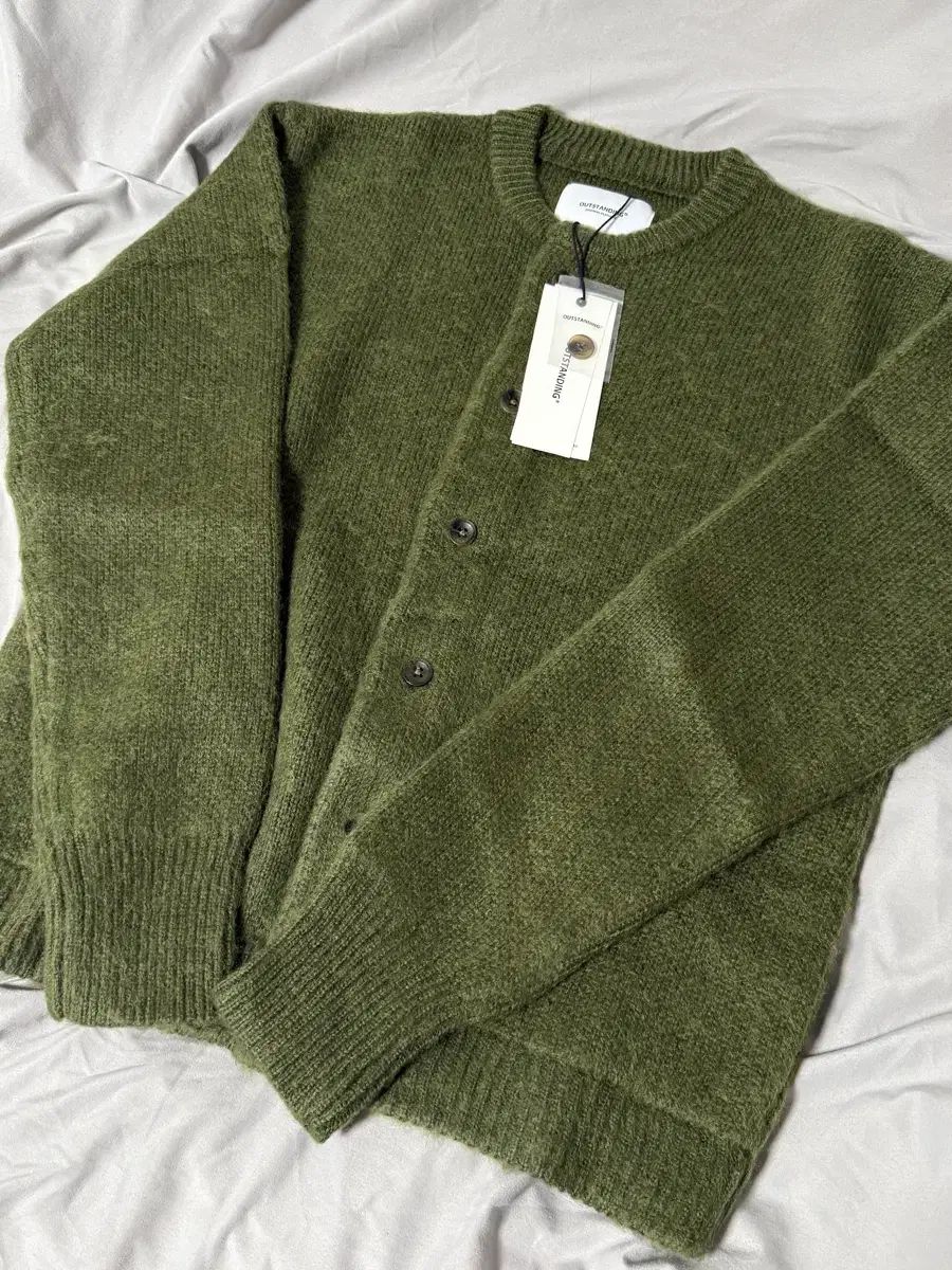 OUTSTANDING ブラッシュド ウール ラウンド ネック カーディガン オリーブ S