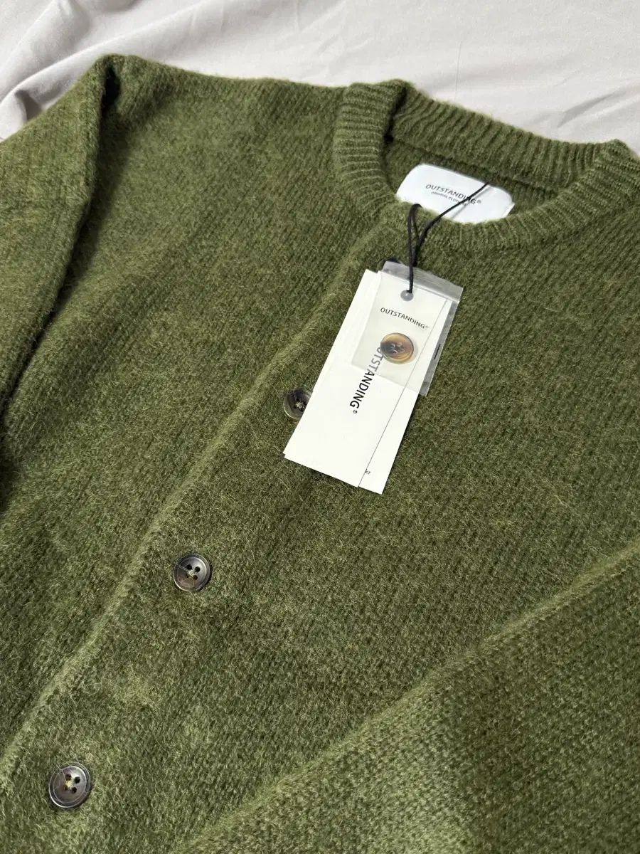 OUTSTANDING ブラッシュド ウール ラウンド ネック カーディガン オリーブ S
