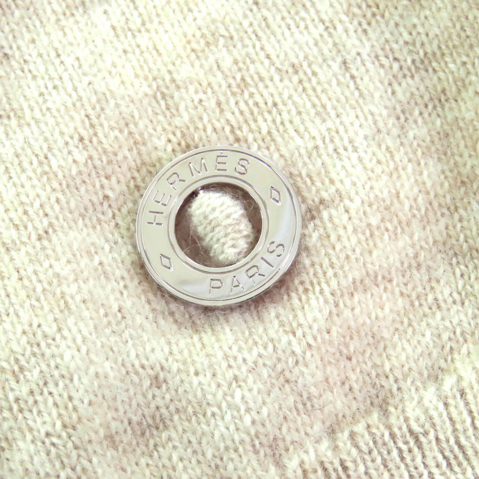 極美△HERMES エルメス 24SS 4E2600D1 カシミヤ100% サークルロゴ クルーネック 半袖ニット ライトベージュ 38 英国製 正規品 レディース 極美品△HERMES エルメス 24SS 4E2600D1 カシミヤ100％ サークルロゴ