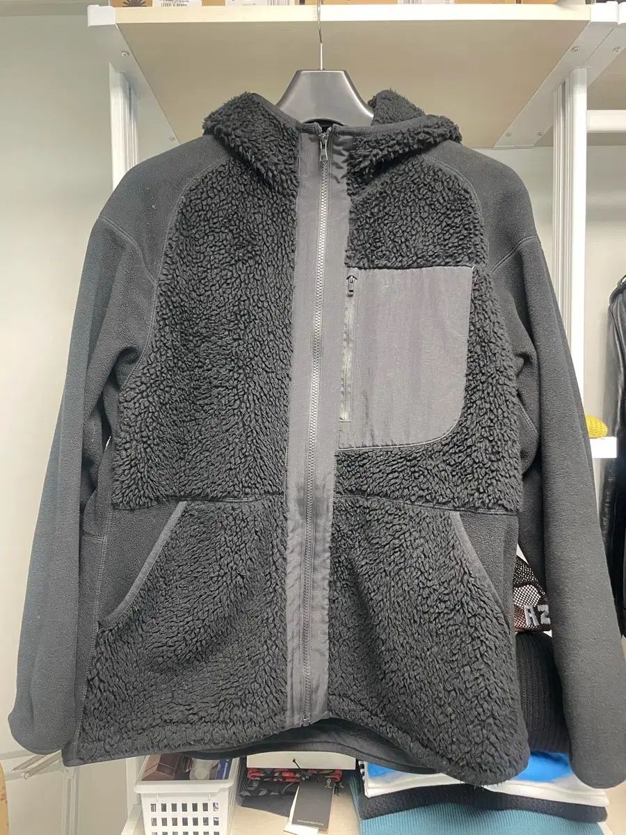 尾去沢鉱山の方鉛鉱塊(父親は坑道掘りでした)実際はキラキラ輝いています