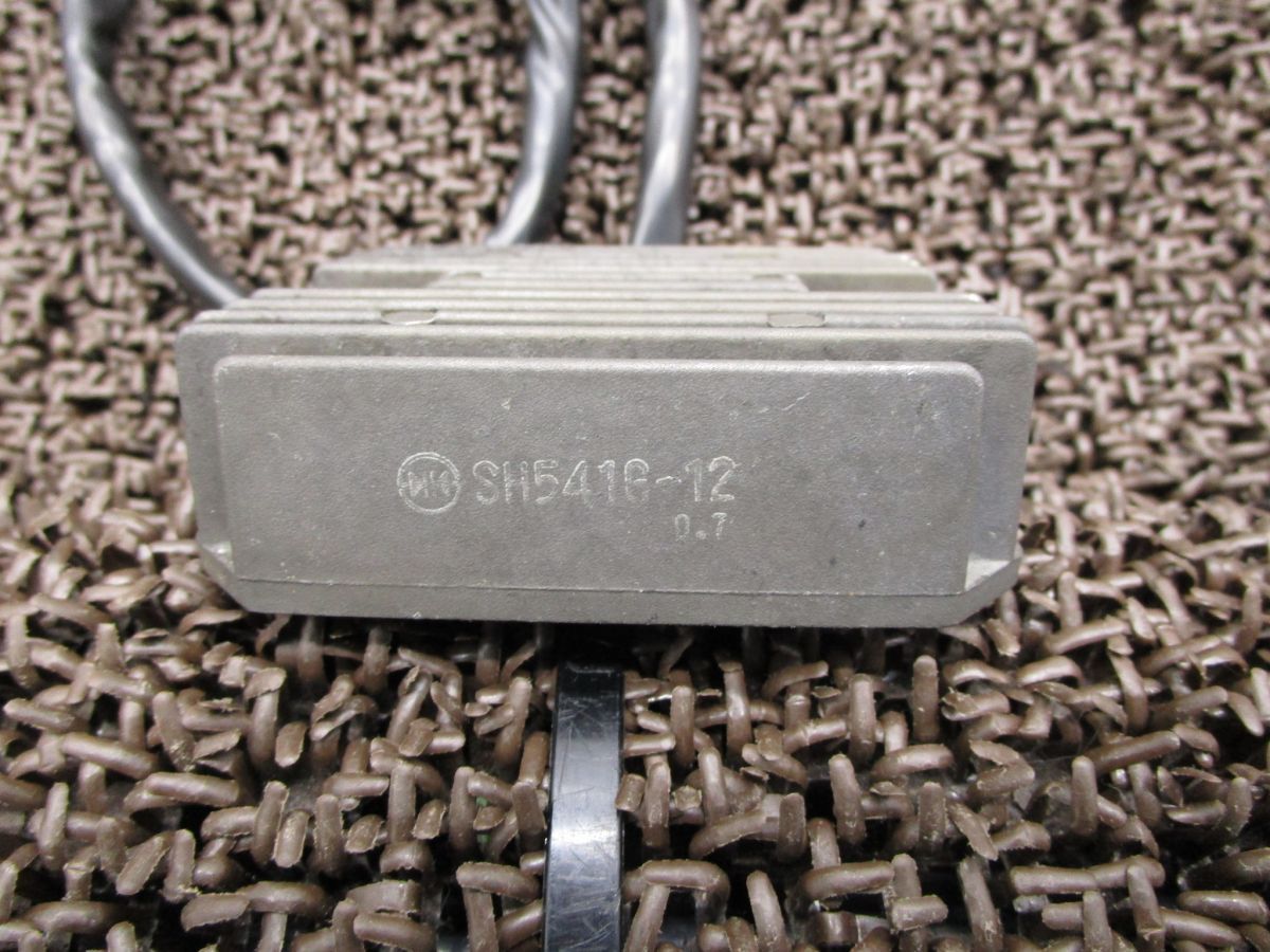 W650 レギュレター ○A9053！EJ650A カワサキ 【 EJ650AE 】 キャブ車 配送