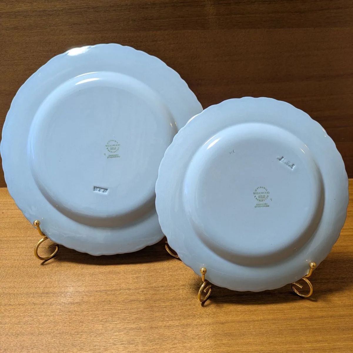 美品 ★ ウェッジウッド エンボス クイーンズウェア クリーム シェルエッジ 美品 ☆ ウェッジウッド エンボス クイーンズウェア クリーム シェル