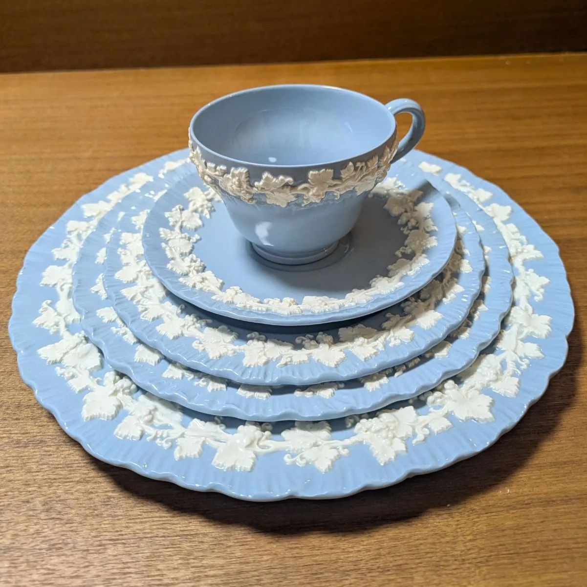 美品 ☆ ウェッジウッド エンボス クイーンズウェア クリーム シェル