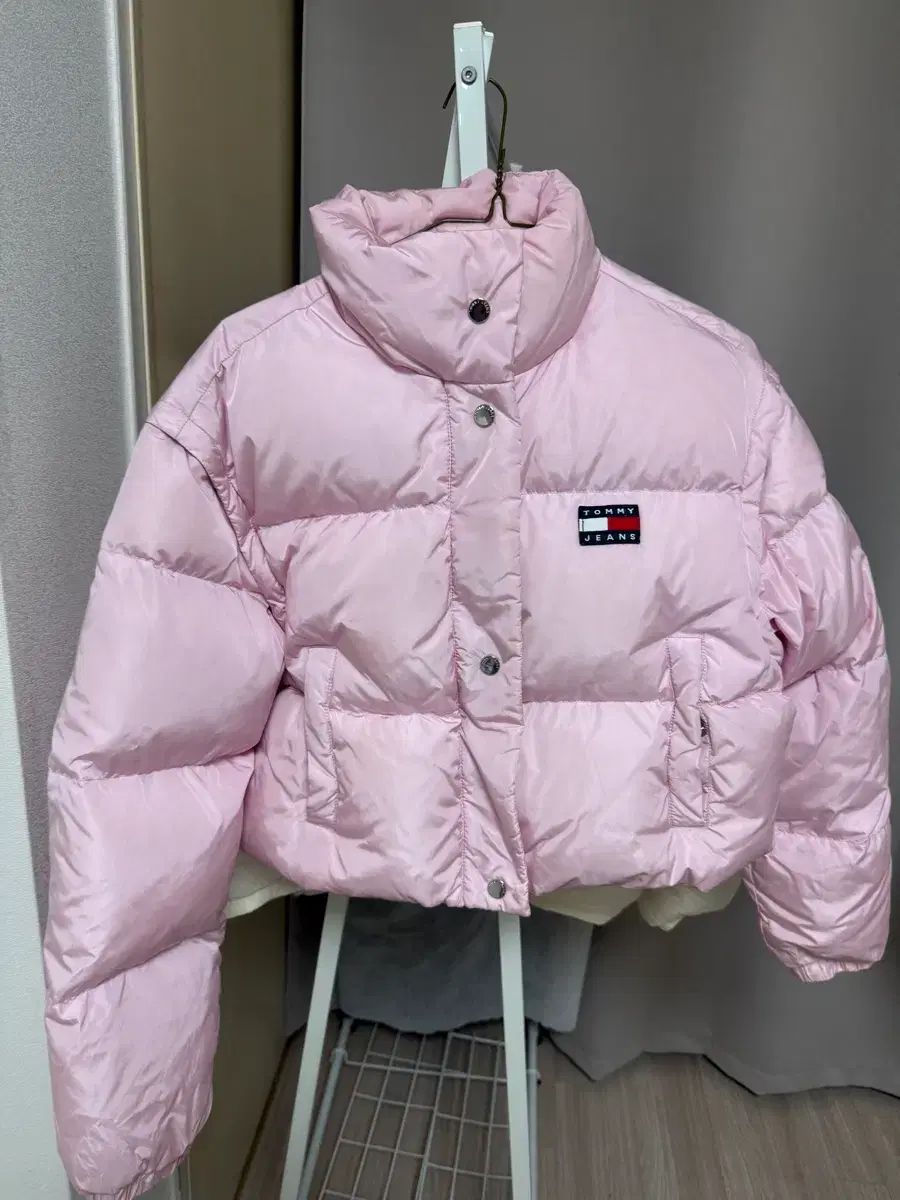 トミーヒルフィガー クロップド ダウン ショートダウン ピンク トミー ジーンズ