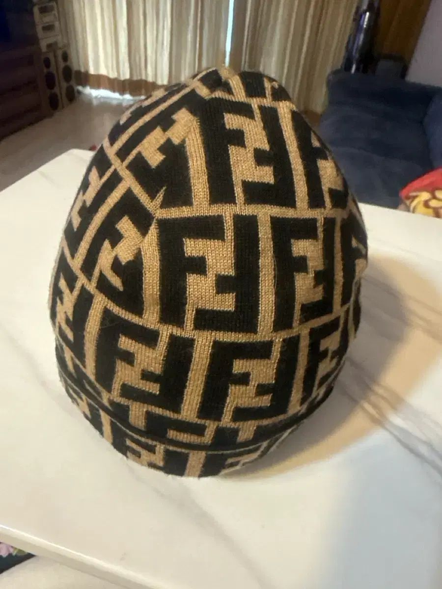 FENDI フェンディ FF ロゴ パータン ビーニー