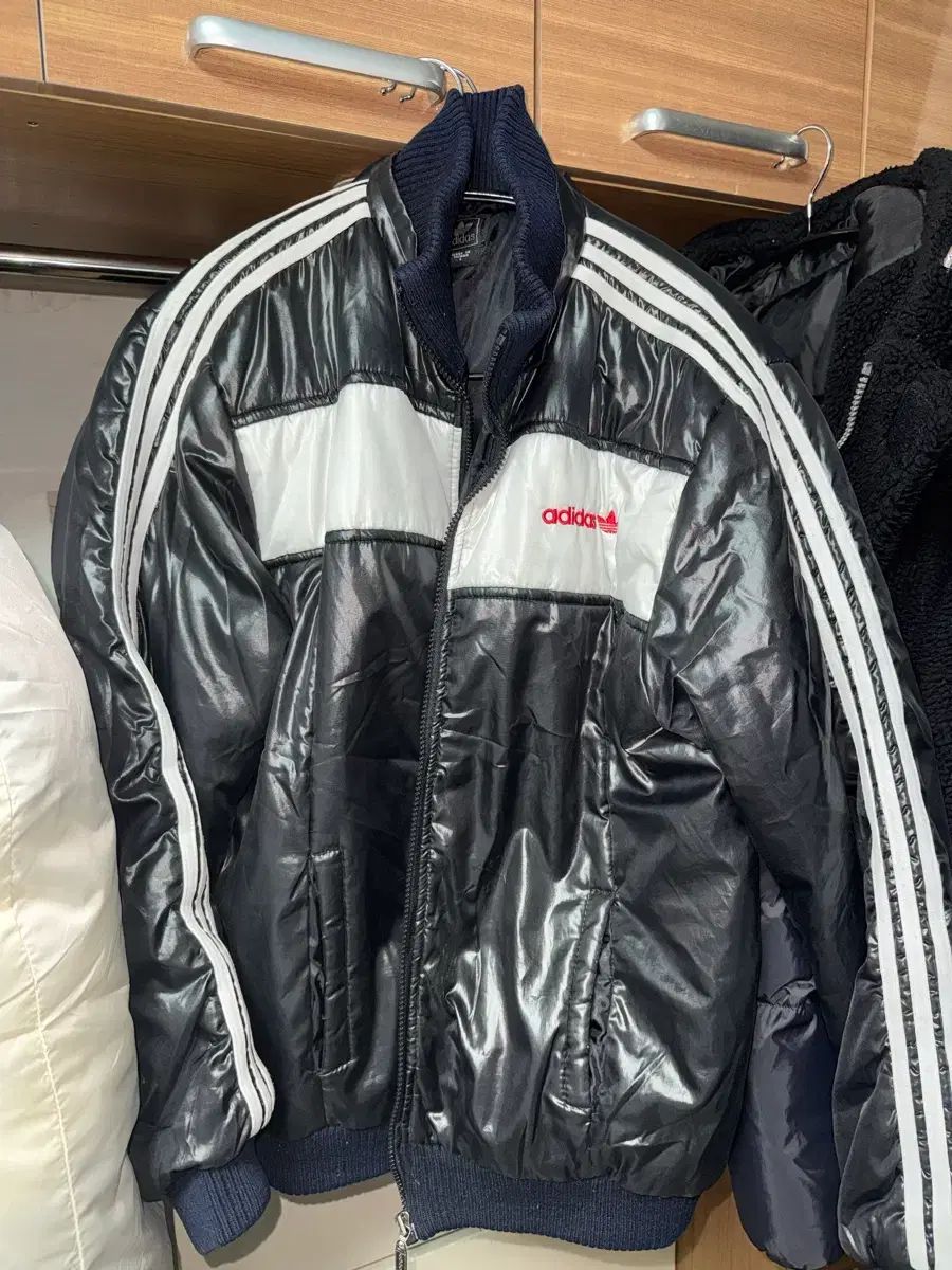 トップ adidas 3本線 ブラック ダウン アウター