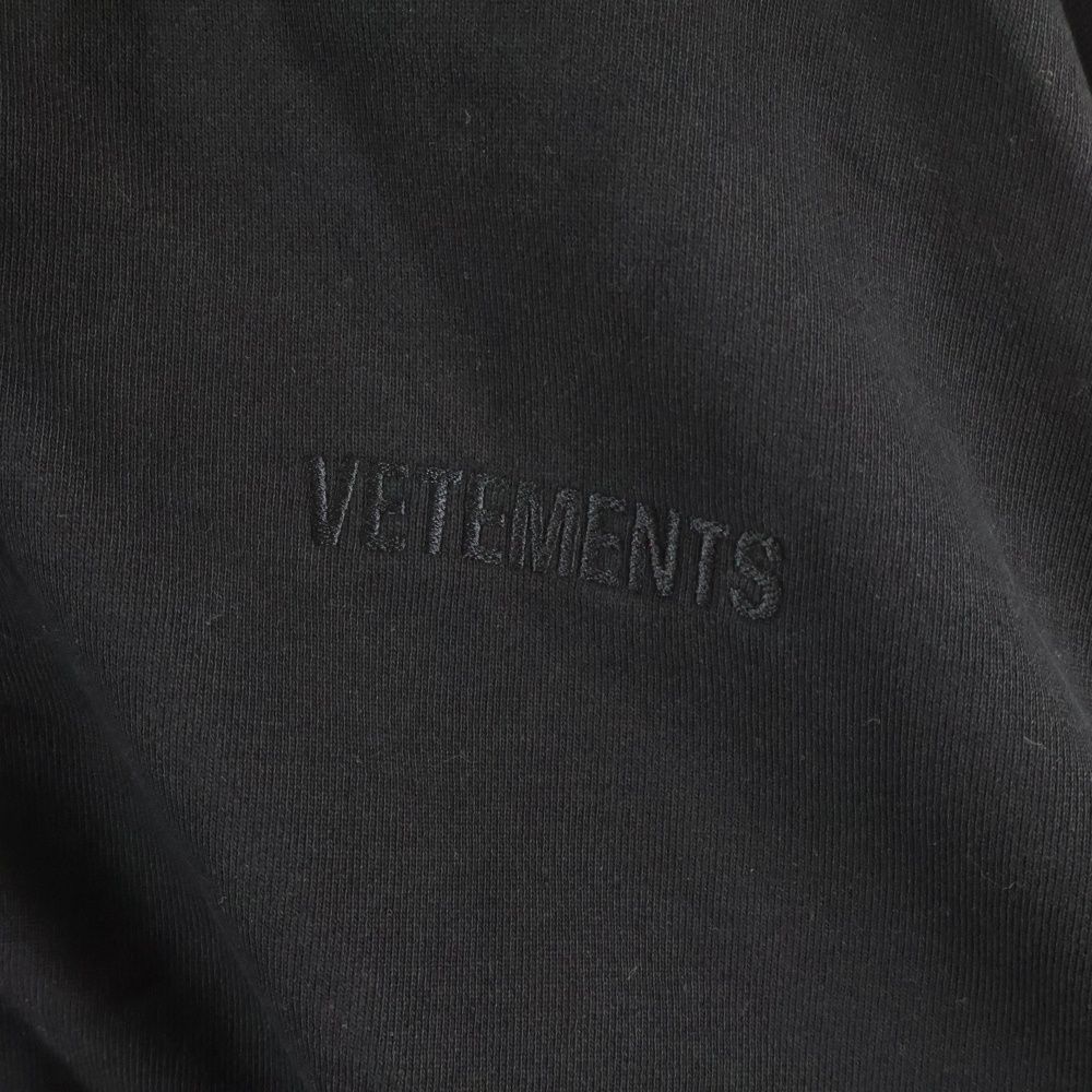 VETEMENTS (ヴェトモン) 25SS フロントロゴ刺繍 ジップパーカー 