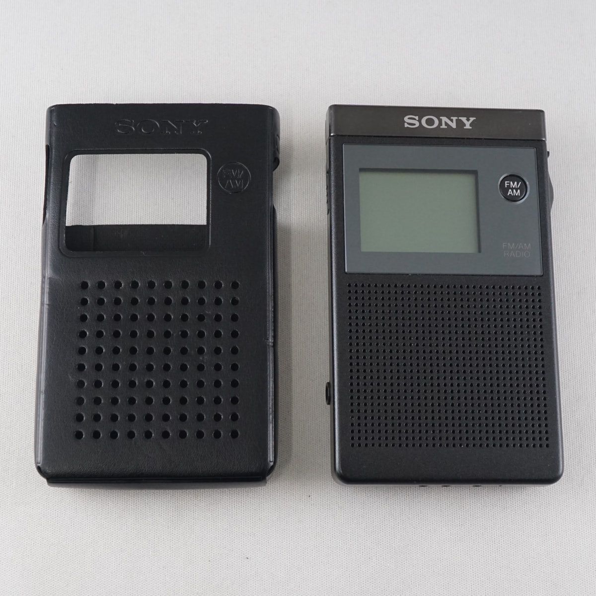 SONY ソニー ラジオ SRF-R 356 品 コンパクト AM FM ステレオ ポケット ブラック ケース付き 難有 X 8522