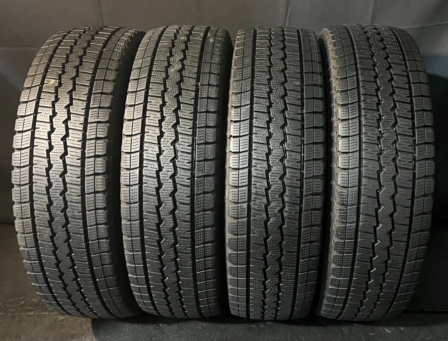 約7 8～8 2分山 ダンロップ DUNLOP ウィンターマックス WINTER MAXX SV 01 スタッドレス 195 80 R 15 107 105 L LT 4本 h_830