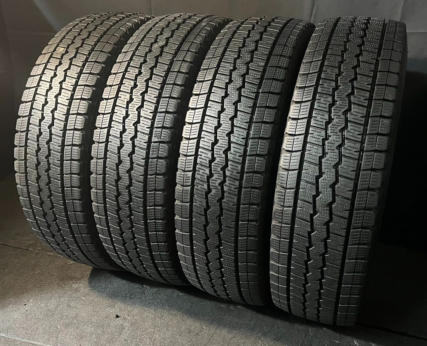 約7 8～8 2分山 ダンロップ DUNLOP ウィンターマックス WINTER MAXX SV 01 スタッドレス 195 80 R 15 107 105 L LT 4本 h_830