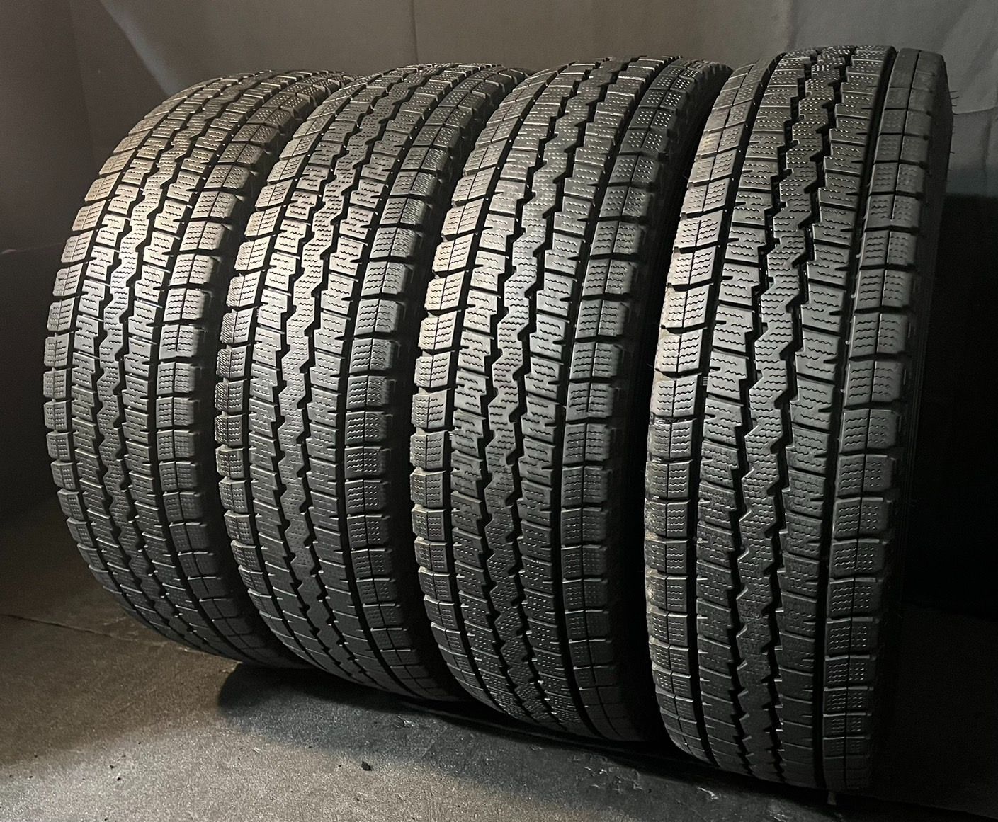 約7 7～9分山 ダンロップ DUNLOP ウィンターマックス WINTER MAXX SV 01 スタッドレス 195 80 R 15 107 105 L LT 4本 h_831