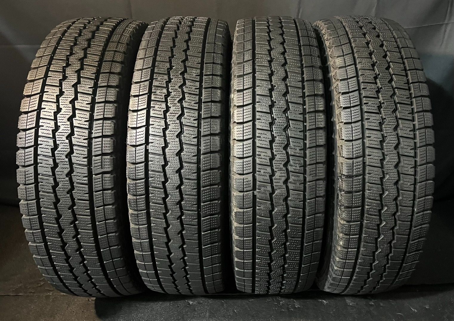 約7 7～9分山 ダンロップ DUNLOP ウィンターマックス WINTER MAXX SV 01 スタッドレス 195 80 R 15 107 105 L LT 4本 h_831