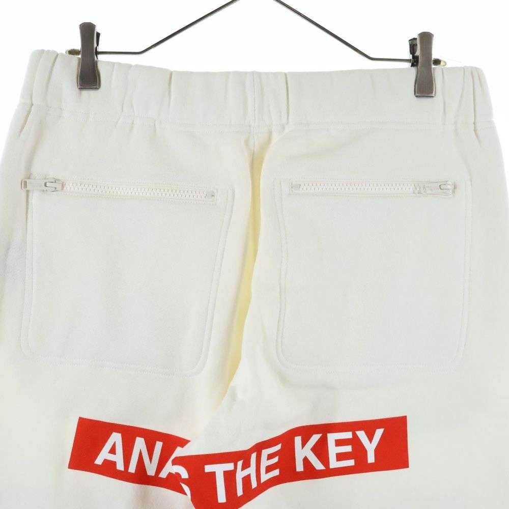 トラックパンツ