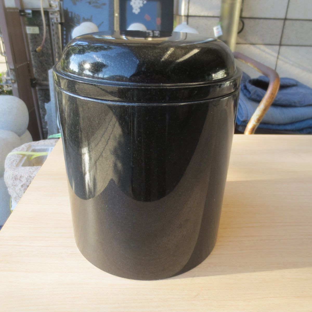 骨壺 黒御影石 割れない 重い 防滴 結露防止 水抜き穴 防水 インド産黒みかげ石 倒れない 転Tsubo A