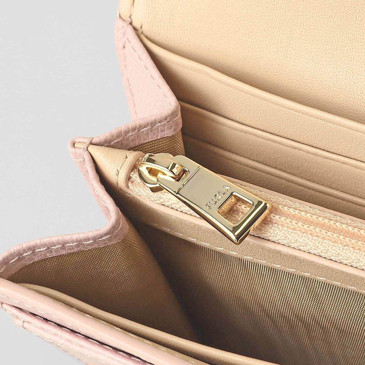 新品 フルラ FURLA 長財布 1927 コンチネンタルウォレット XL カローラ 