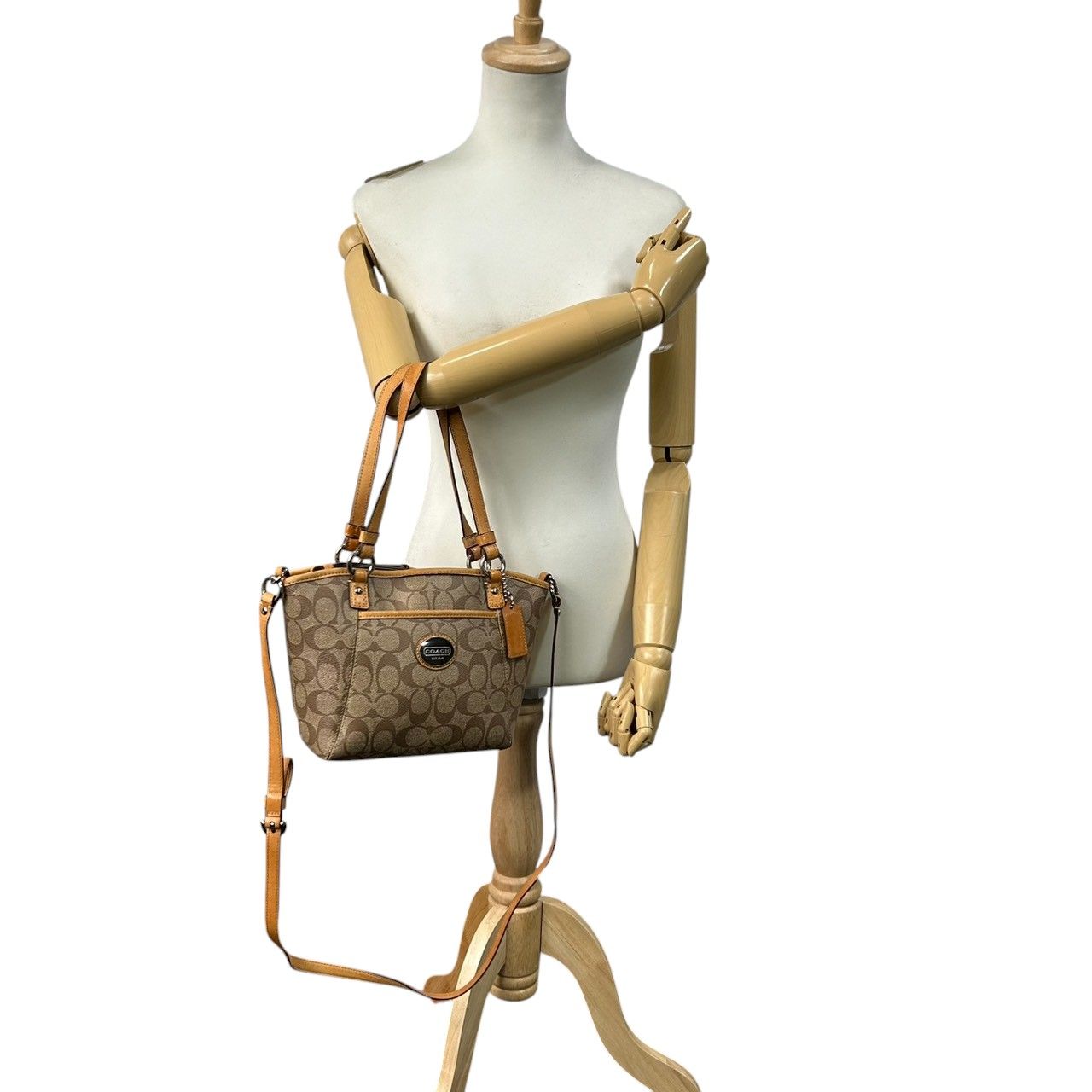 美品 コーチ COACH シグネチャー F20561 2WAY トートバッグ ショルダーバッグ ハンドバッグ 斜め掛け可 PVC レザー 本革 ベージュ ブラウン 茶 ロゴプレート レディース 軽量 撥水 肩掛け キャリーオール 鞄 カバン 通勤 通学 s85 美品 コーチ COACH シグネチャー F20561 2WAY トートバッグ ショルダー