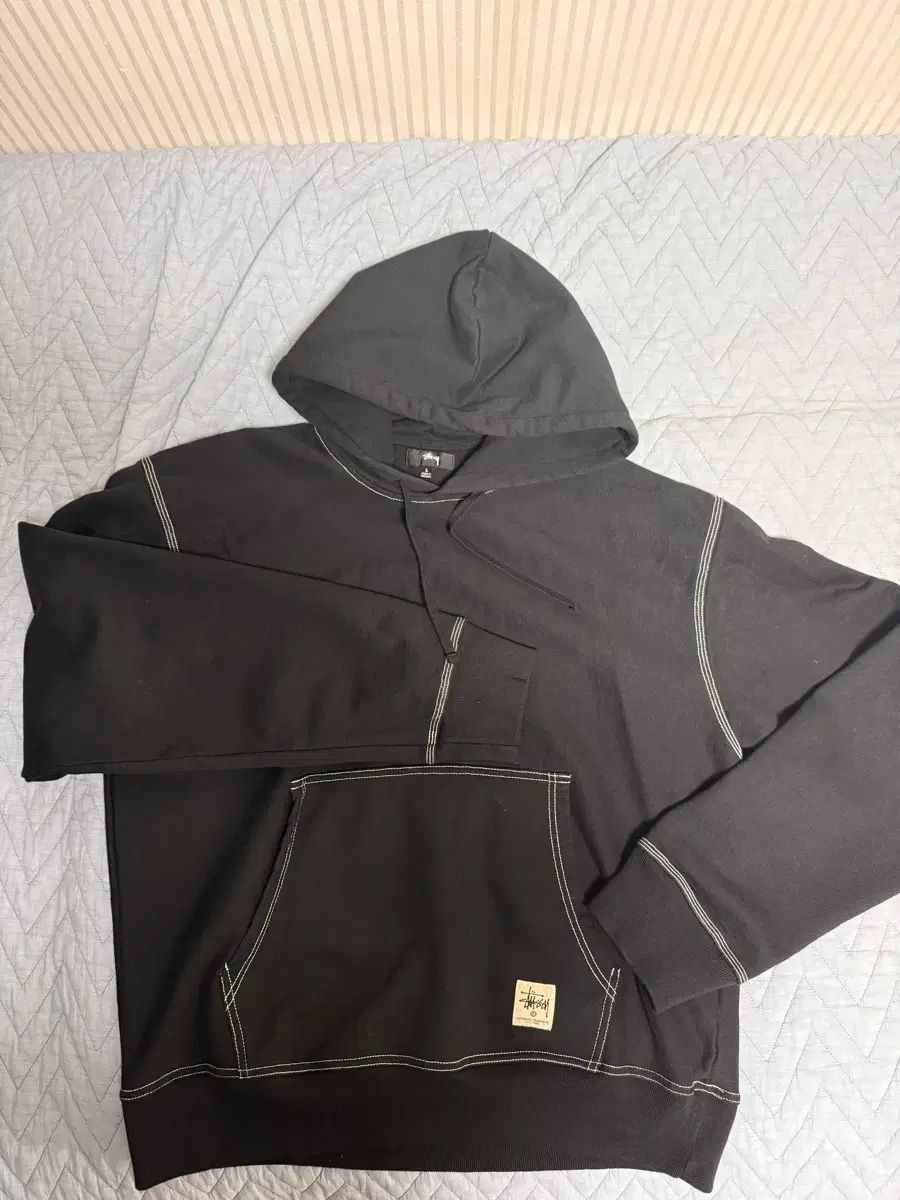 STUSSY コントラスト L フーディー