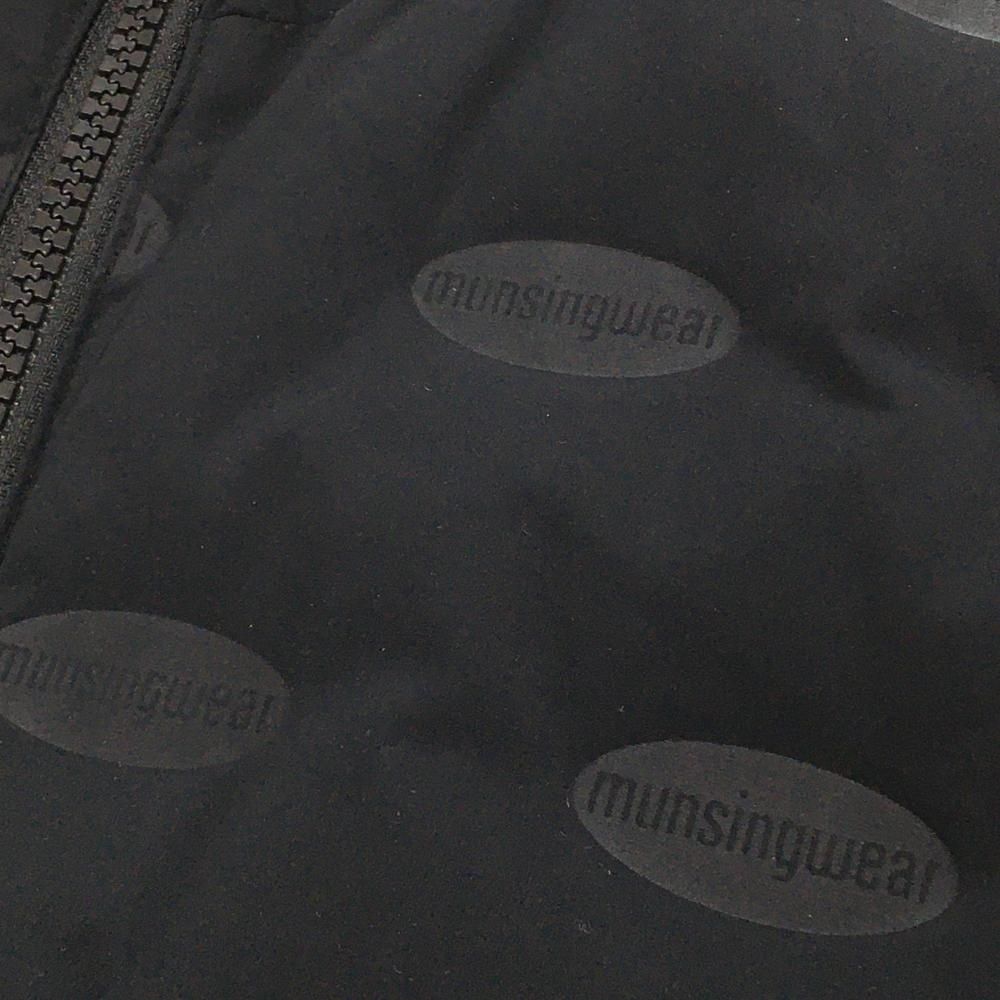 超美品】マンシングウェア ダウンベスト 黒 一部ロゴ地模様 ダウン90％