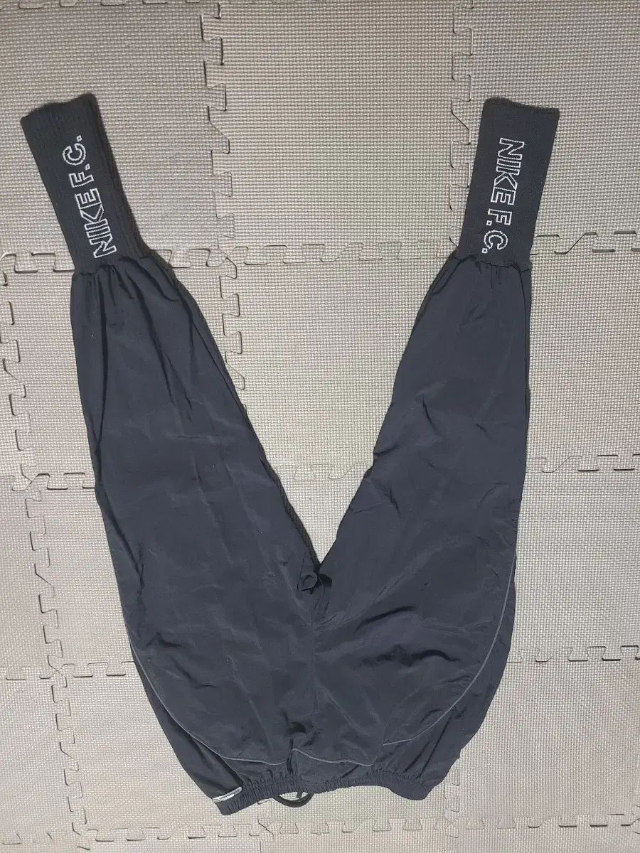 ナイキ FC ウィンドブレーカー 上下セット - メルカリ