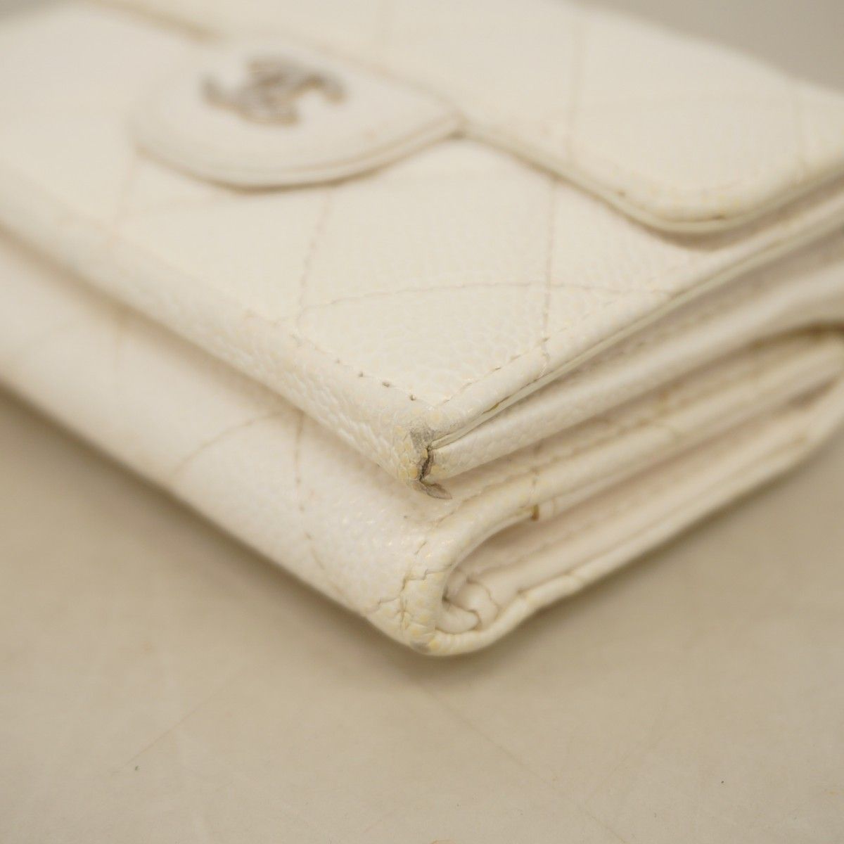 5pa1187】シャネル 三つ折り財布 マトラッセ キャビアスキン ホワイト