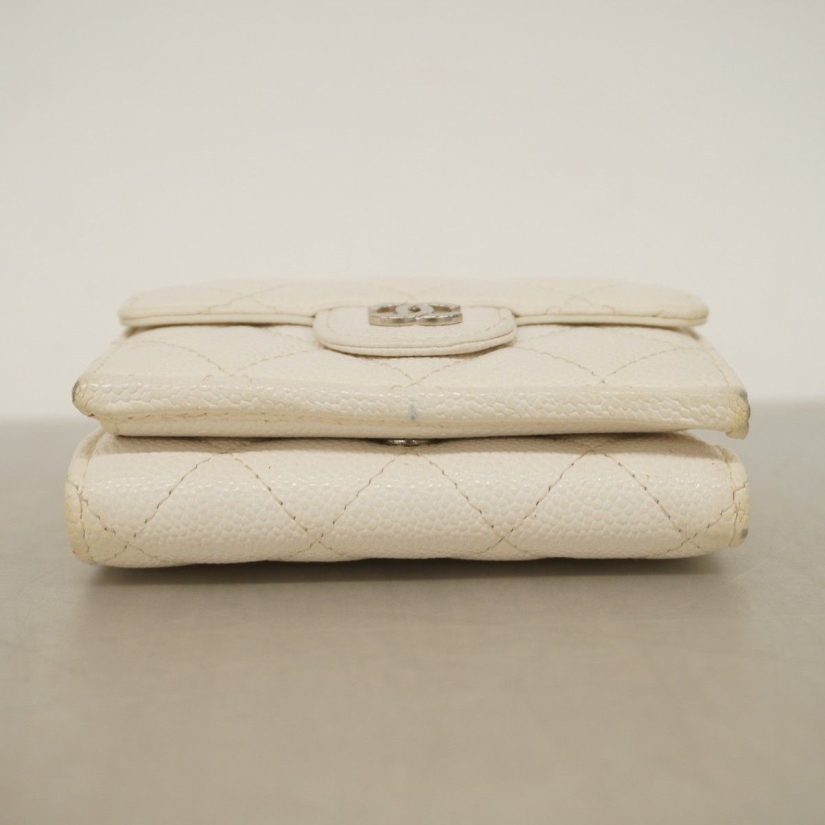 5pa1187】シャネル 三つ折り財布 マトラッセ キャビアスキン ホワイト