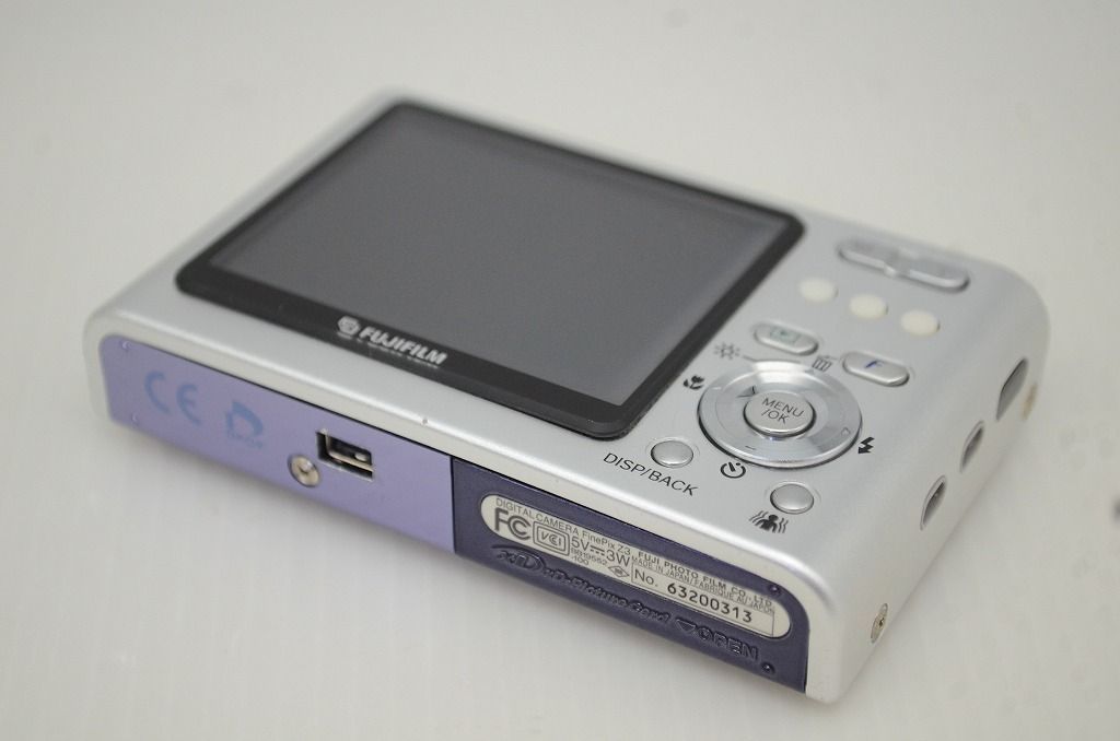 最新 FUJIFILM フジフィルム FinePix Z3 コンパクトデジタルカメラ