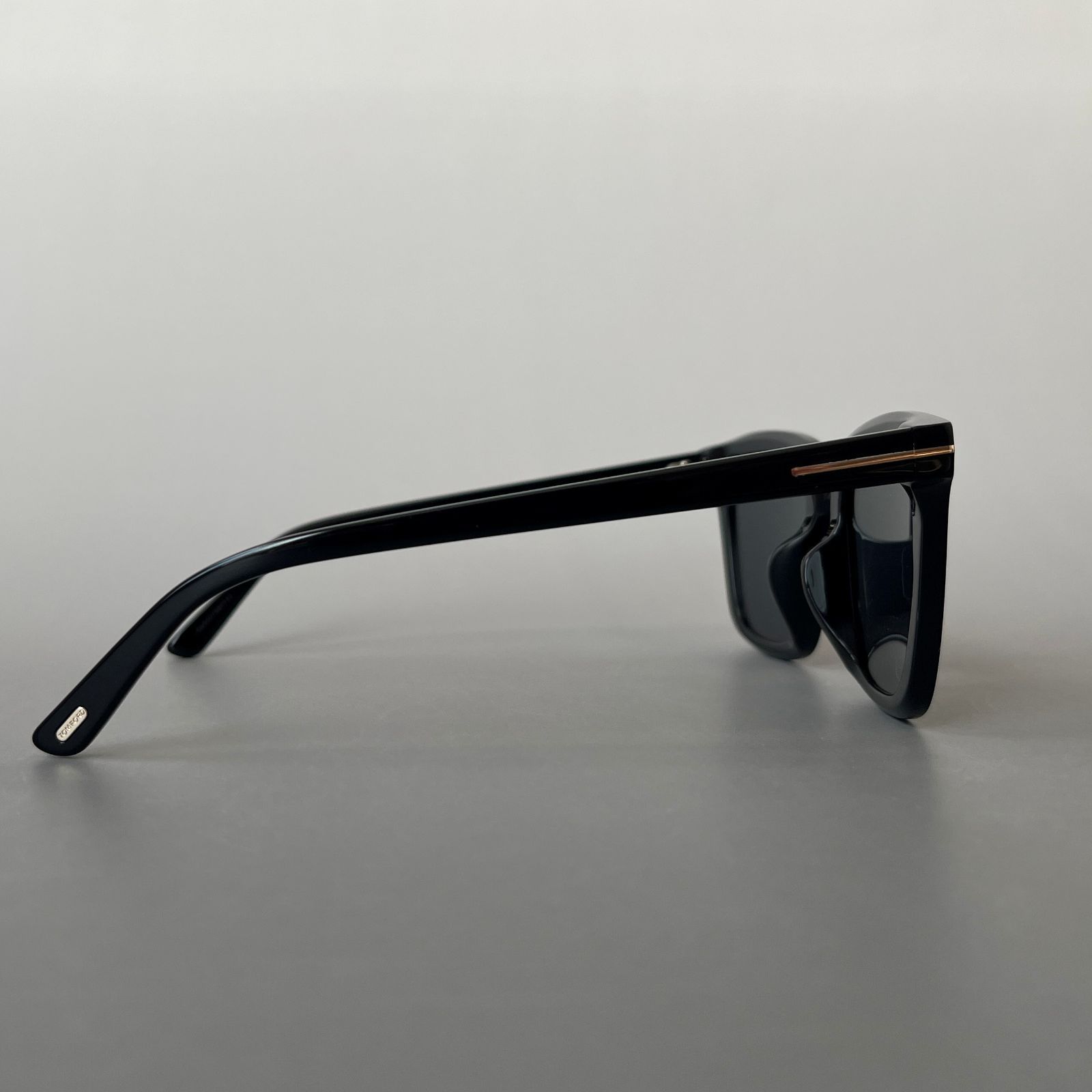 トムフォード サングラス TOM FORD ウェリントン ブラック ゴールド トムフォード サングラス TOM FORD ウェリントン ブラック ゴールド