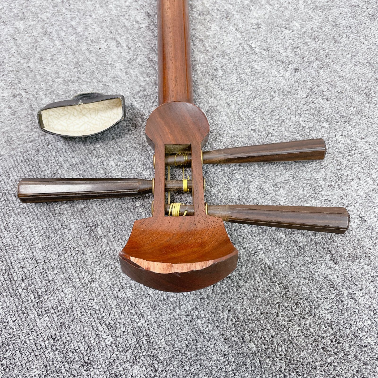 三味線 花梨 平溝 中棹 丸打胴 犬皮 和楽器 - メルカリ