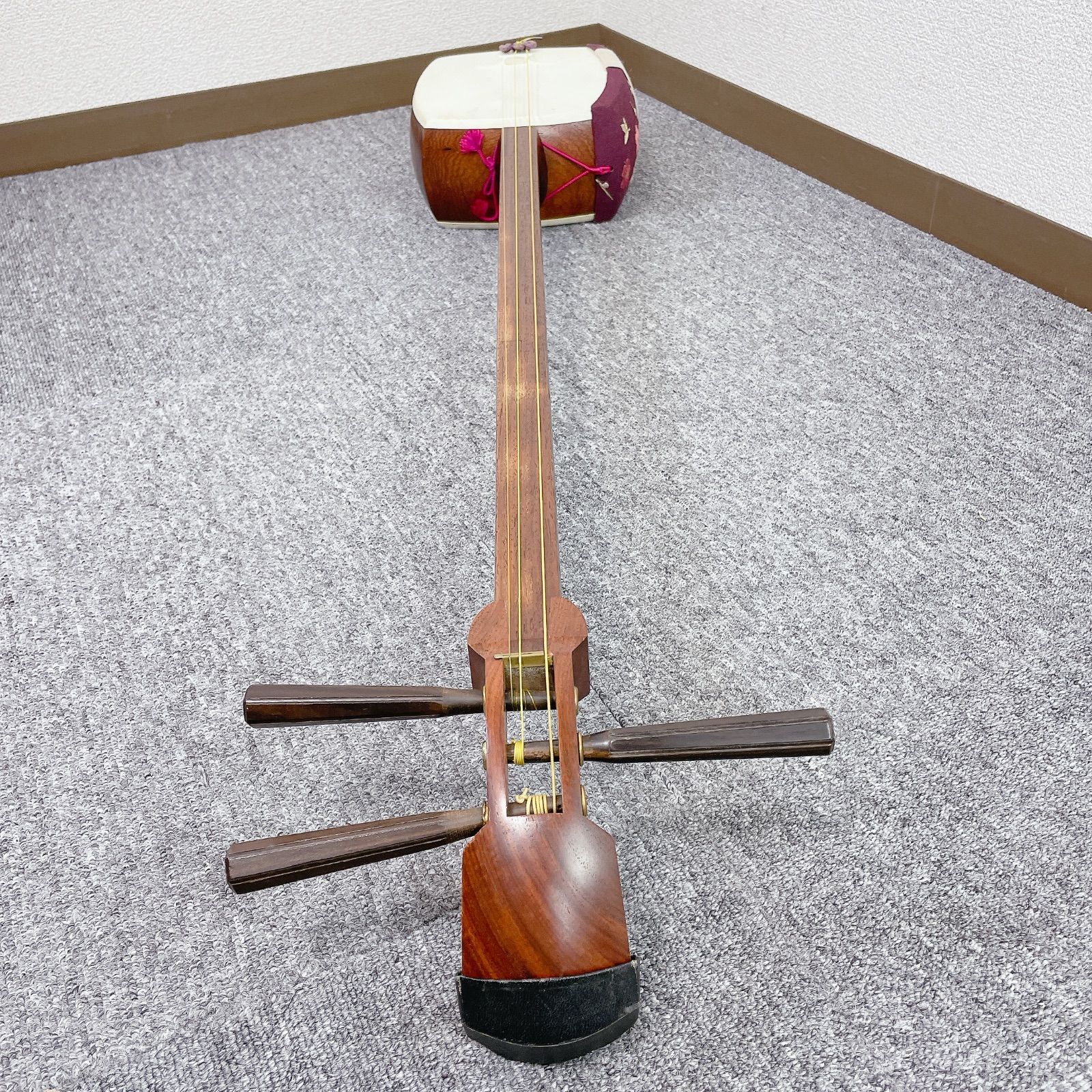 三味線 花梨 平溝 中棹 丸打胴 犬皮 和楽器 - メルカリ