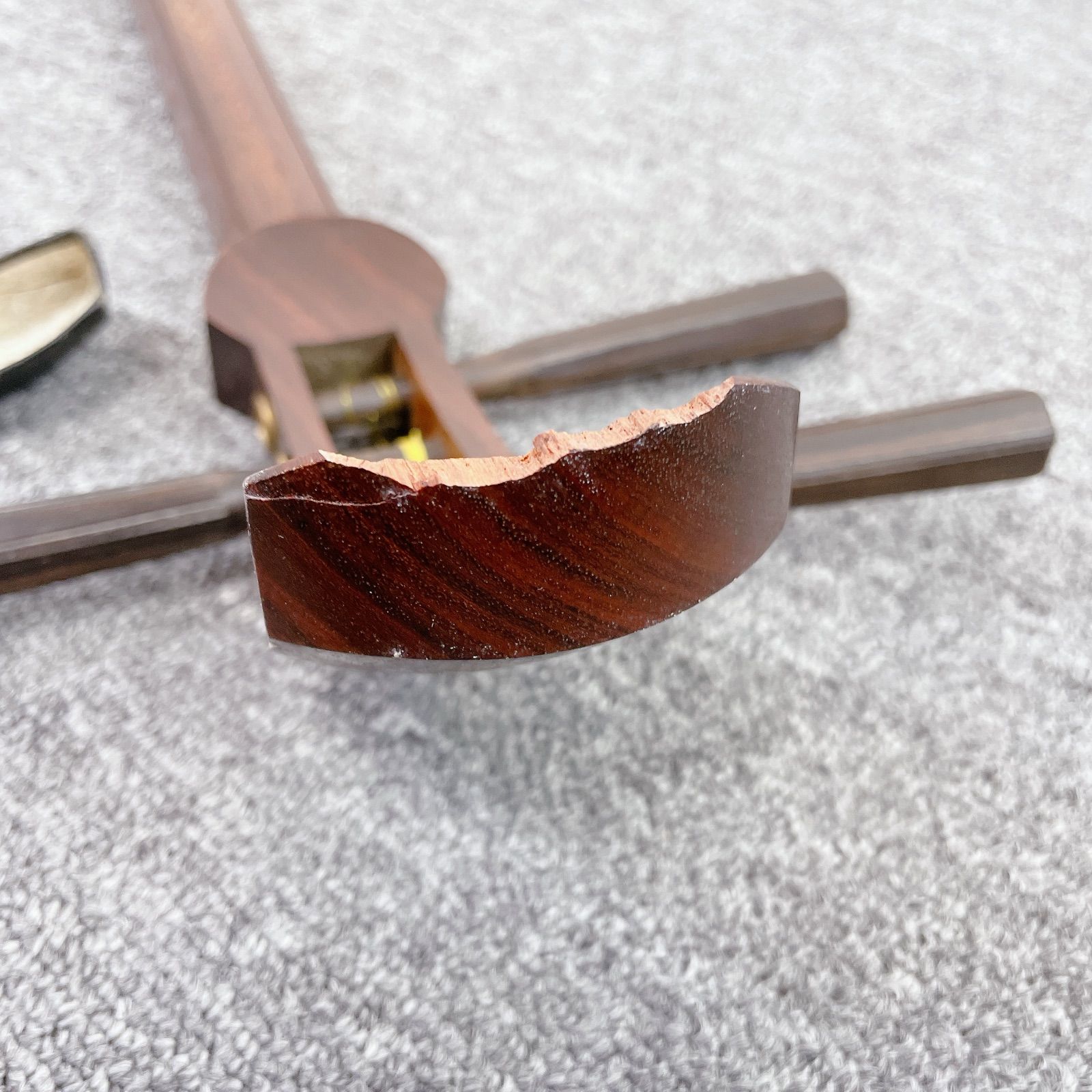 三味線 花梨 平溝 中棹 丸打胴 犬皮 和楽器 - メルカリ