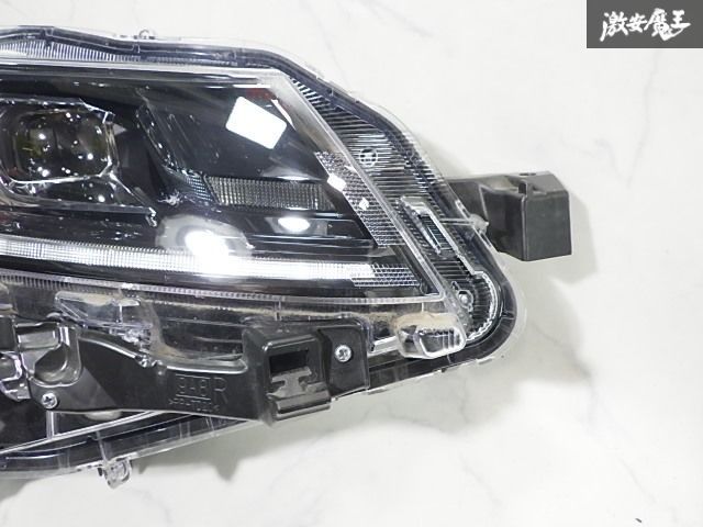 GP美品】 純正品 トヨタ ノア MZRA90/ZWR90 ヘッドランプ 右 81110